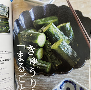 黒釉輪花鉢