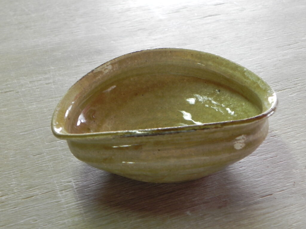 灰釉たわめ小鉢