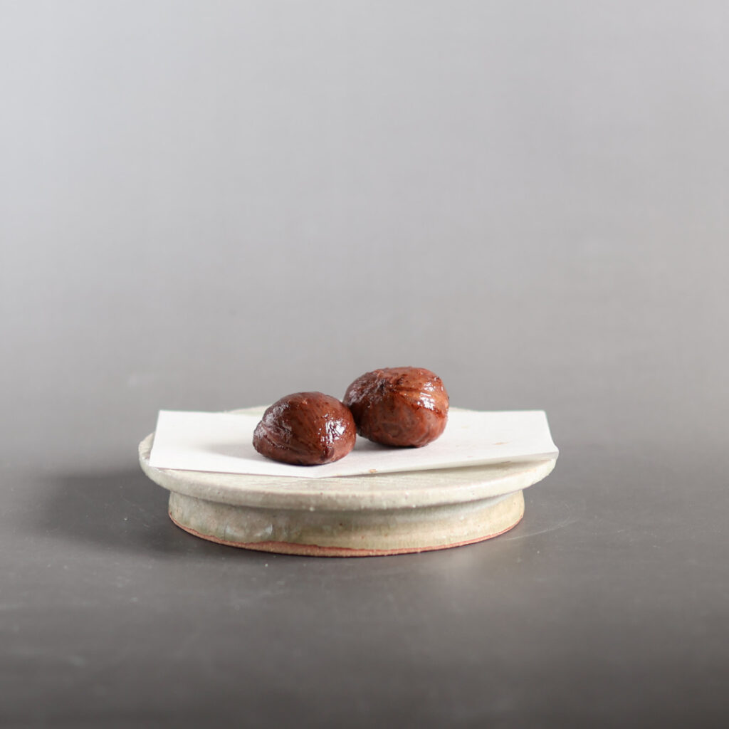 灰釉高台皿と渋皮煮